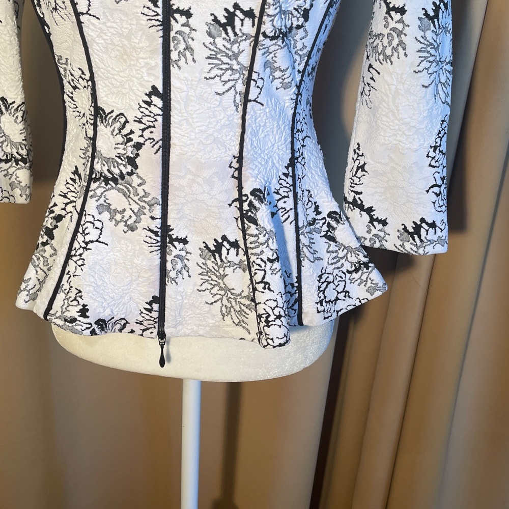 Joseph Ribkoff Textured Peplum Floral Blazer Jacket Size 4 Keyhole Neckline - Picture 6 of 10